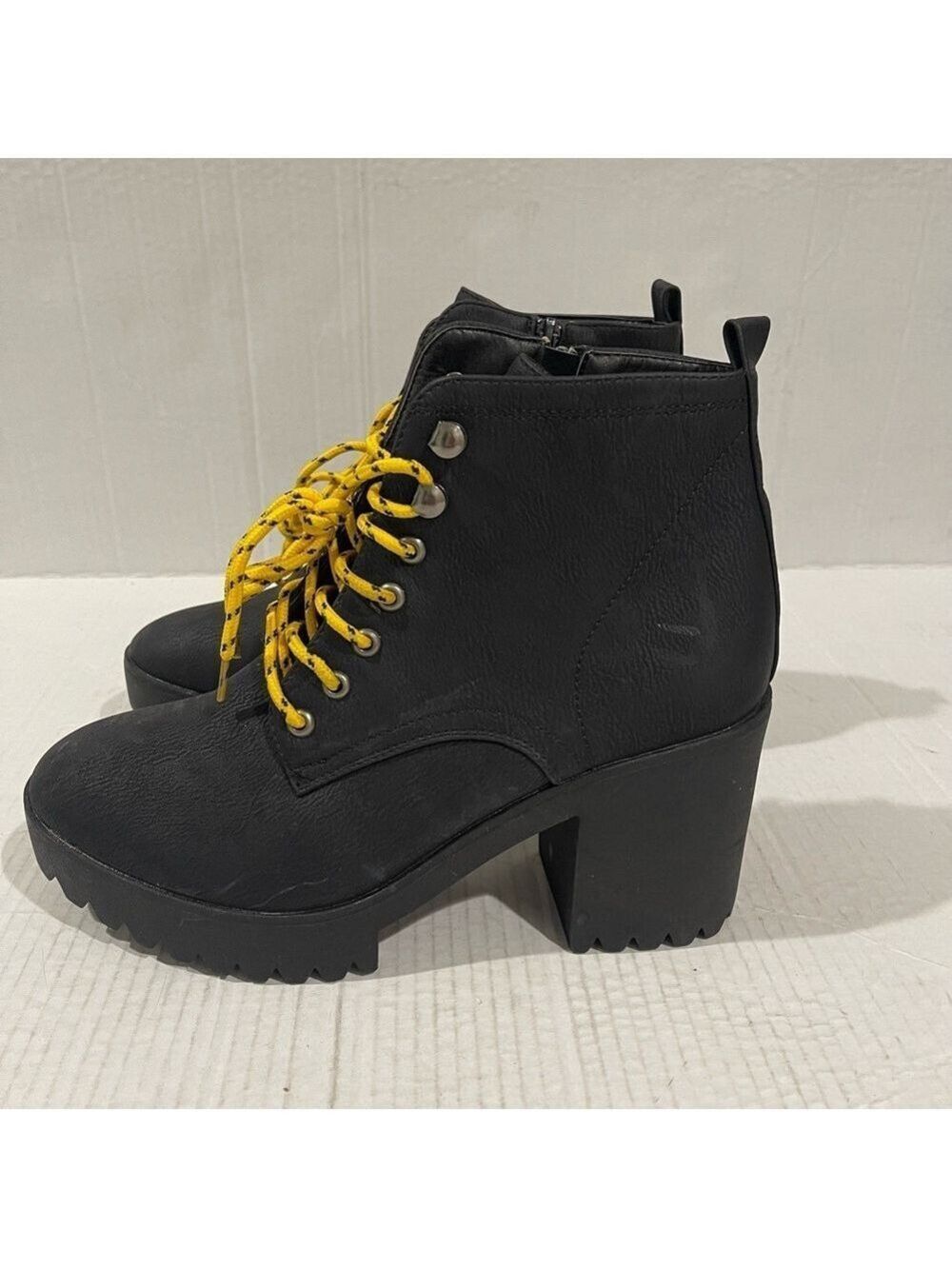 Women’s Seven7 Flatiron Black Vegan Leather Nubuck Combat Boots Size 10 US! - Picture 4 of 8
